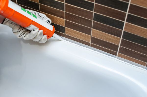 Bathtub Sealing in Longmont